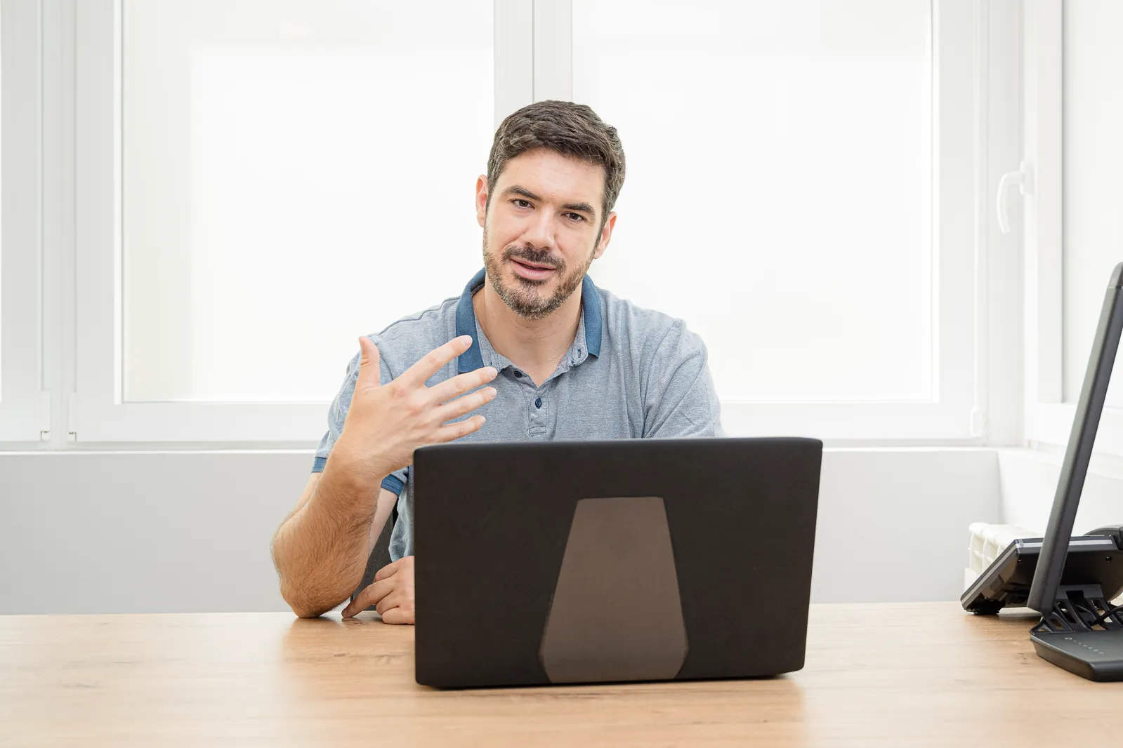 Joaquín Puerma durante una consulta online